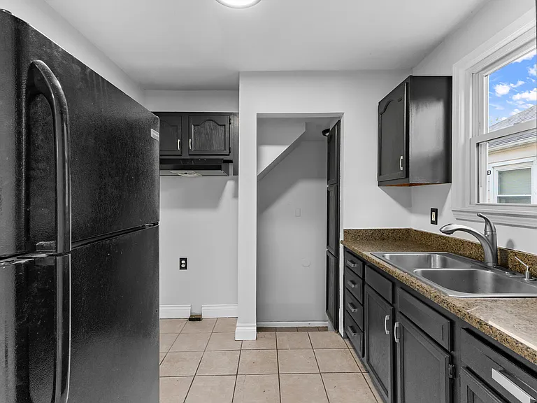 929 White Ave — Photo 15