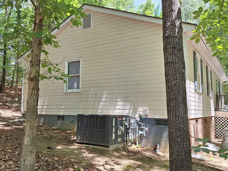 917 Wait Ave — Photo 2