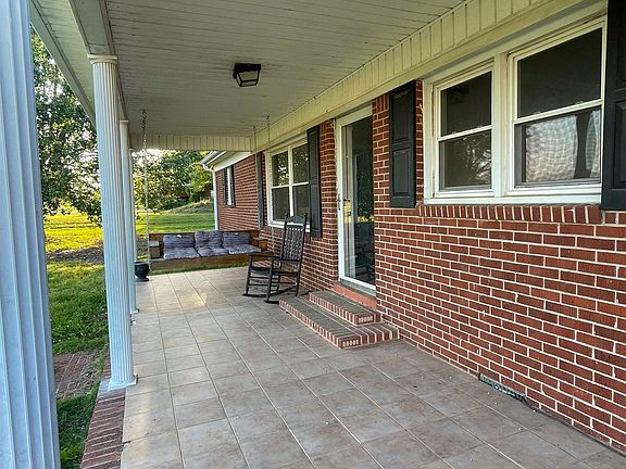 2nd image of 598 Gilchrist Rd