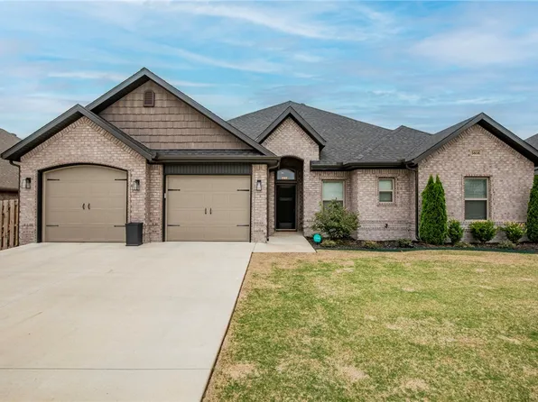 5808 W Red Maple Dr, Rogers, AR 72758