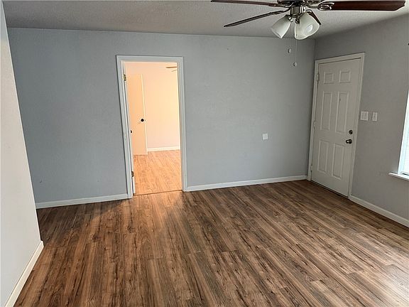 4th image of 121 Lauryn St