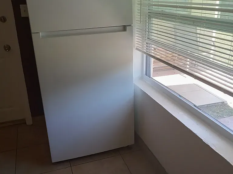 Studio, 200 sqft, $1,200 — Photo 3