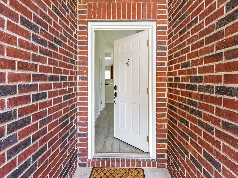 5900 Taylorcrest Dr — Photo 4