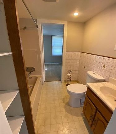 5th image of 3022 Vinton Ave