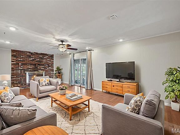 5th image of 209 Hawthorne Dr