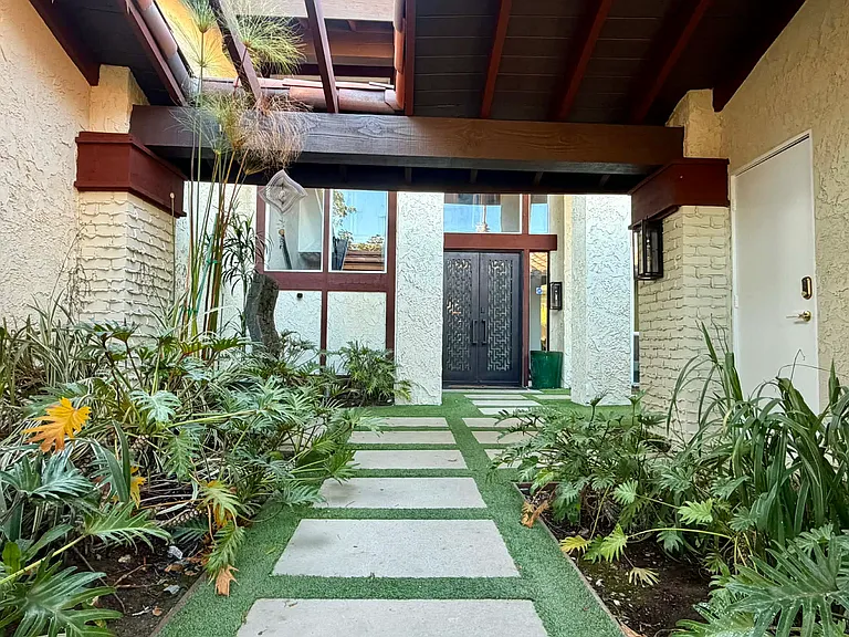 W Terrylynn Pl — Photo 1