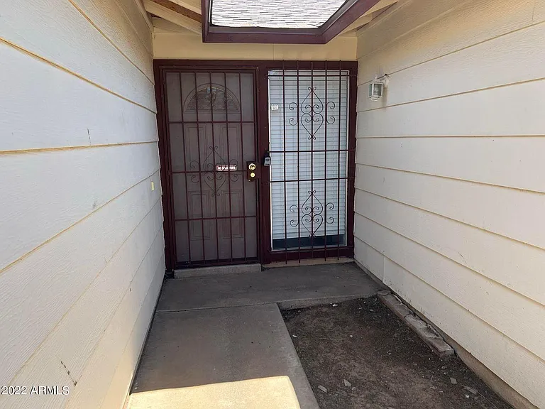 7827 W College Dr — Photo 3