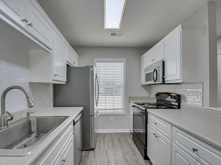 1239 Longpoint Dr — Photo 12