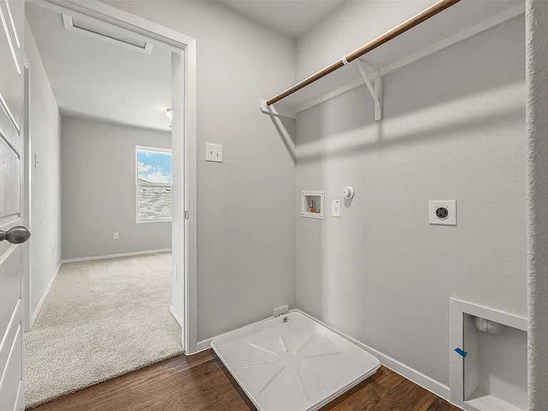 187 Haywood Mnr — Photo 15