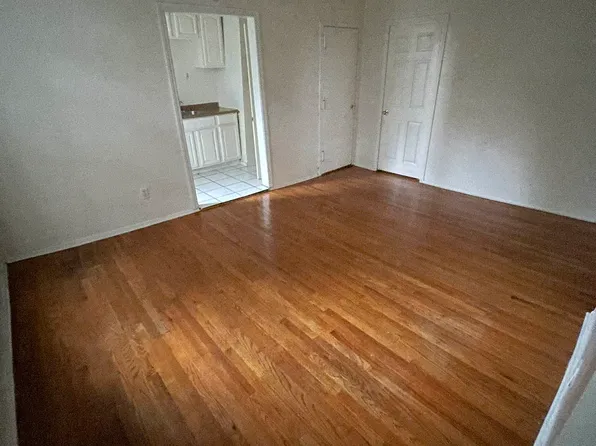 637 Greene Avenue image 8 of 10