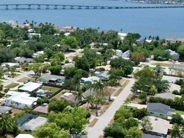 1306 Burtwood Dr, Fort Myers, FL 33901