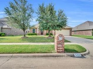 5454 Red Rose Trl, Midlothian, TX 76065