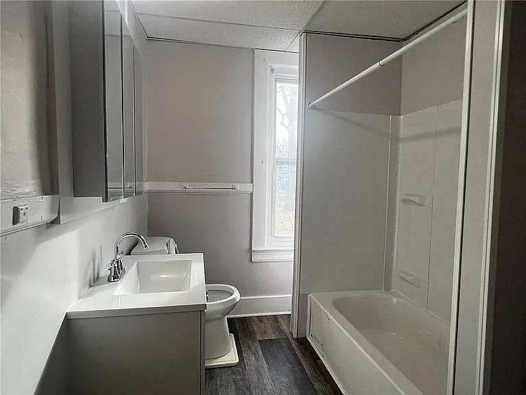 445 Flint St — Photo 11