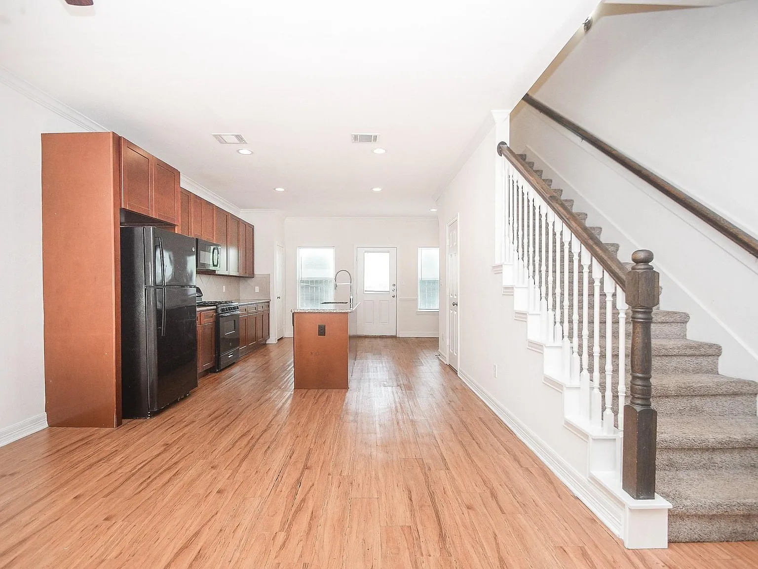 3 bed, 2.5 bath, 1195 sqft, $1,600 — Photo 3