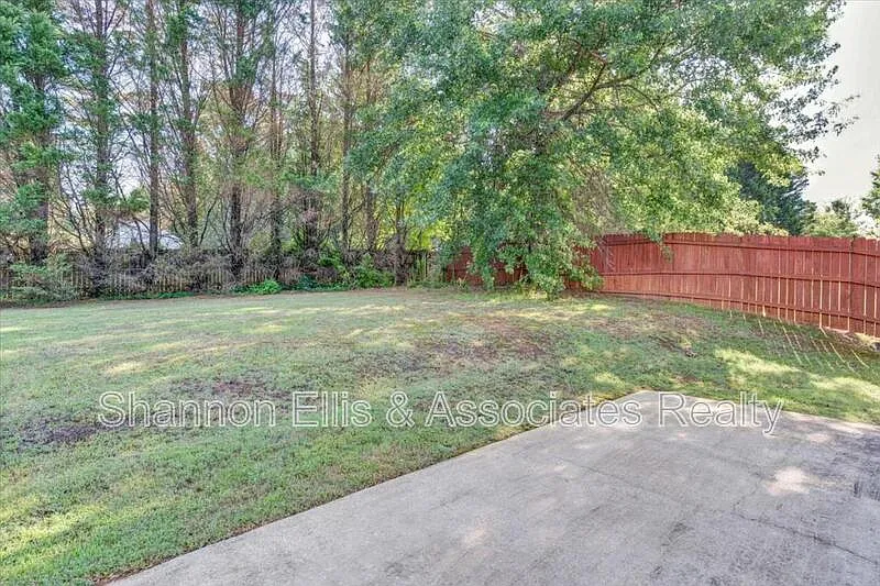 3 bed, 2.0 bath, 2094 sqft, $2,095 — Photo 4
