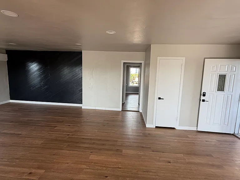 8649 Thermal St — Photo 7
