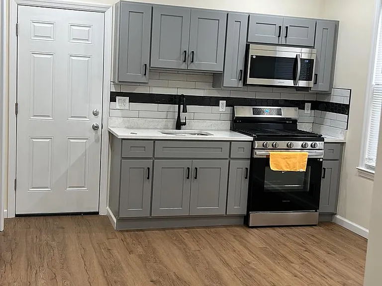 605 Court St #1 — Photo 3