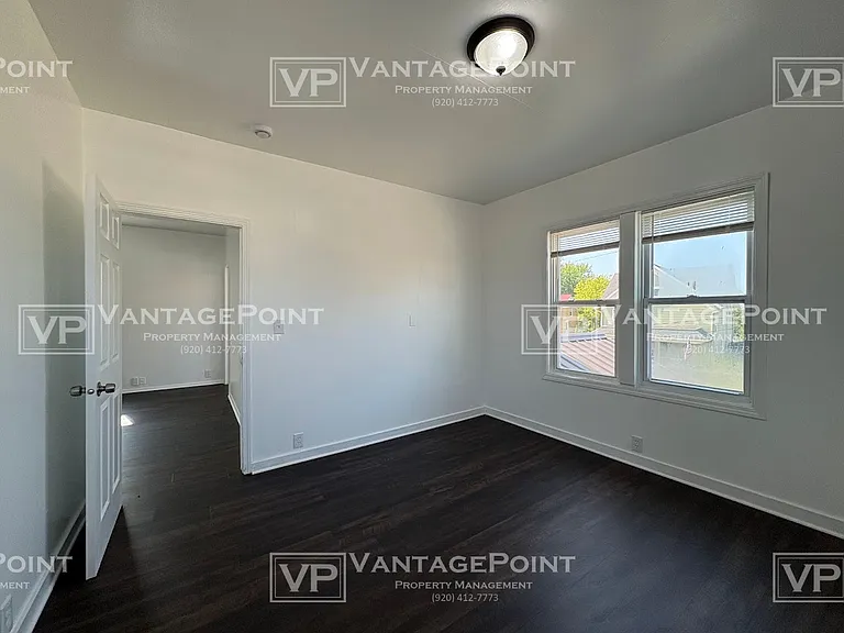 213 E Green Bay St #B — Photo 9