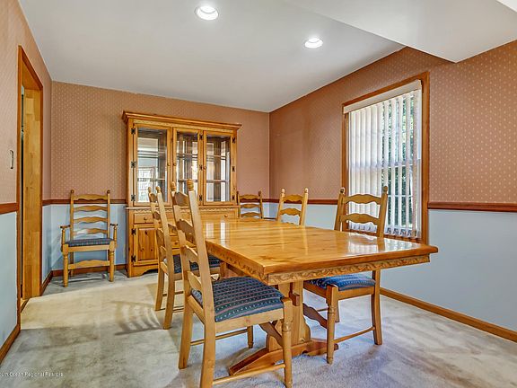 5th image of 10 Feathertree Ct