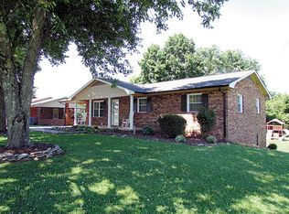 945 32nd St NE, Conover, NC 28613