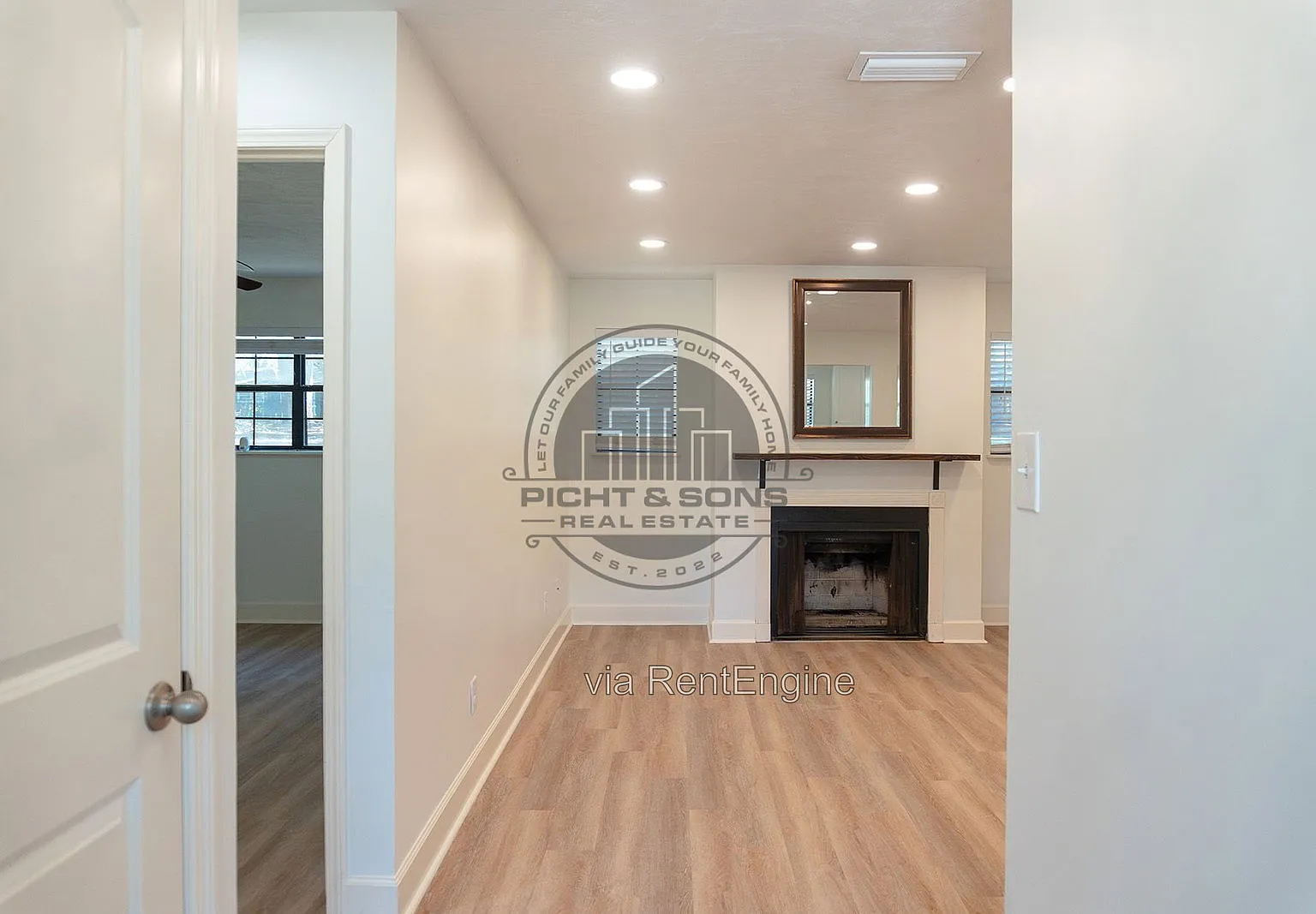 3 bed, 2.0 bath, 1129 sqft, $1,900 — Photo 3