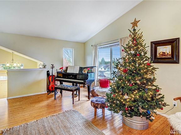 4th image of 3033 SE Grovewood St
