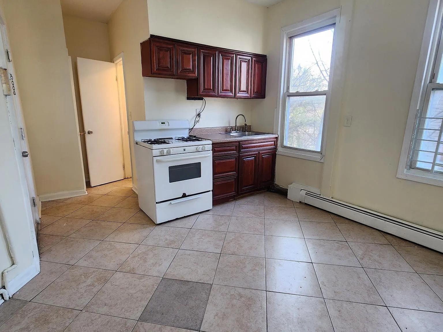 2 bed, $1,525 — Photo 1