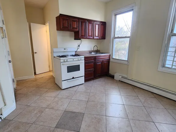 94 N 3rd St, Paterson, NJ