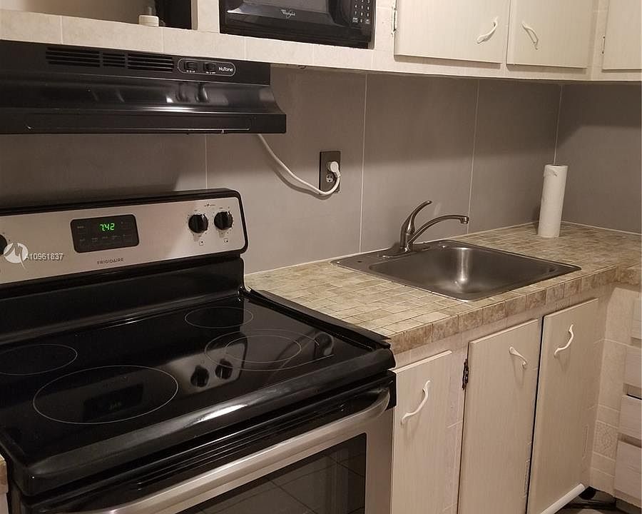 1st image of 18616 NE 18th Ave APT 120