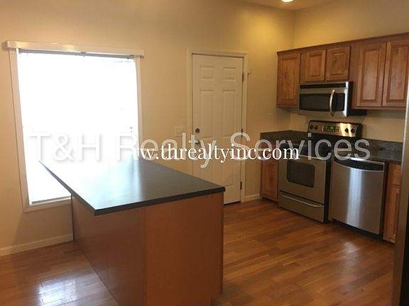 5th image of 1420 E New York St
