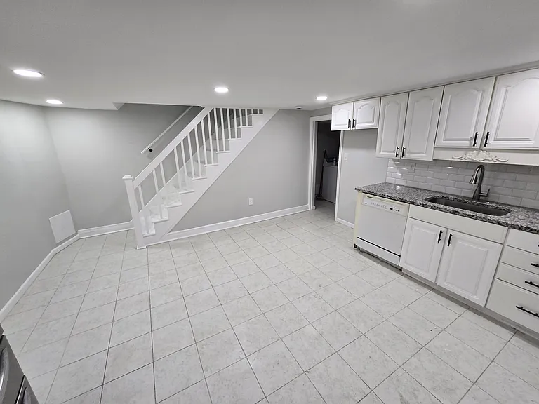 2814 E Federal St — Photo 6