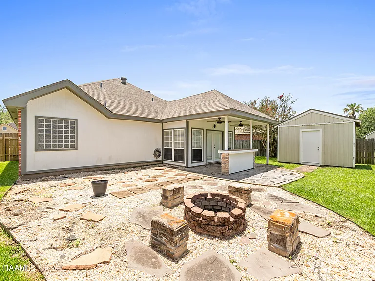 412 Crest Cir — Photo 32