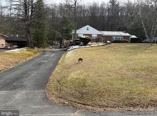 1527 Oak Rd, Pottsville, PA 17901