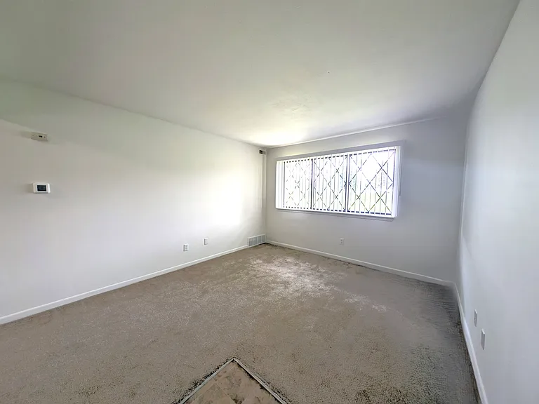 Charter Oaks Apartments — Photo 68
