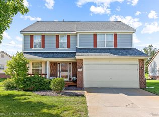 30924 Tanglewood Dr, Novi, MI 48377