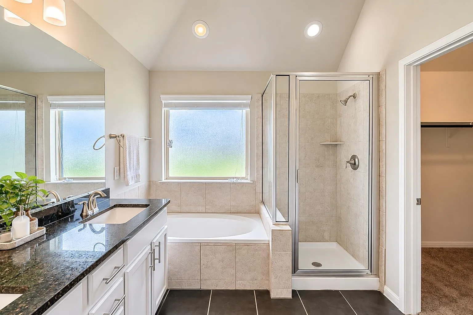 4 bed, 2.0 bath, 2150 sqft, $2,500 — Photo 4