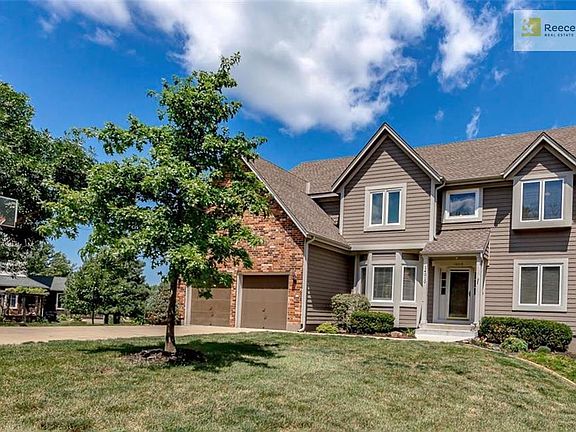 Welcome to Widmer Woods, a secluded, hilltop community in a super convenient location!