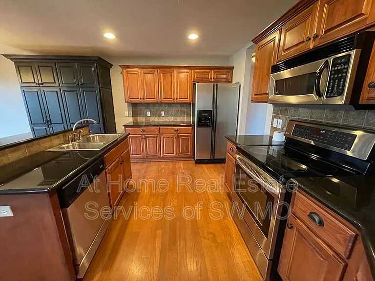 6063 N 19th Ave — Photo 6