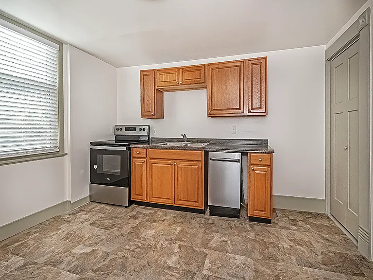 1136 N Euclid Ave #1 — Photo 30