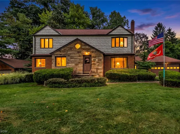 9216 Evergreen Dr, Parma, OH 44129