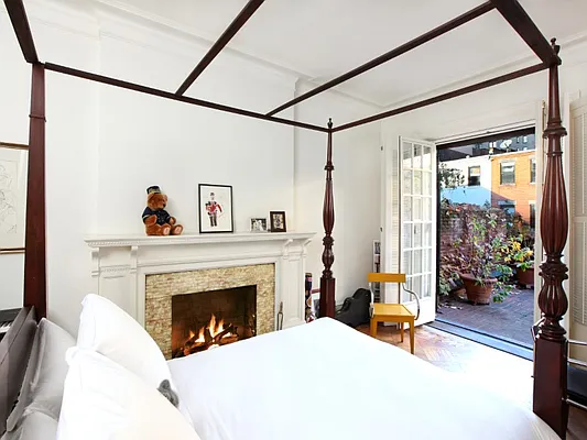 Sold by Sotheby's International Realty | media 77