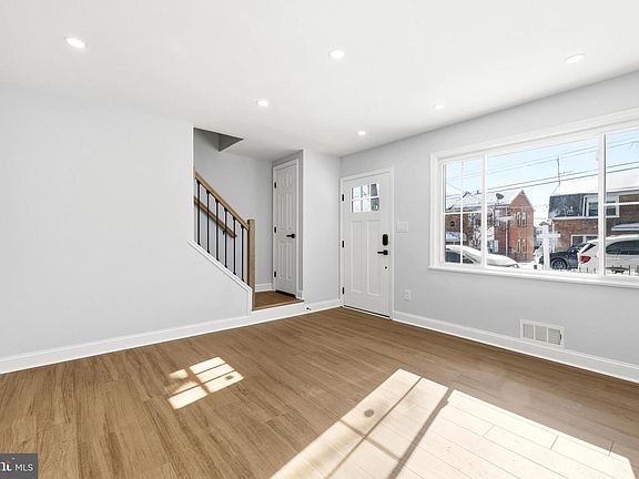 3rd image of 334 Nicholson St NE