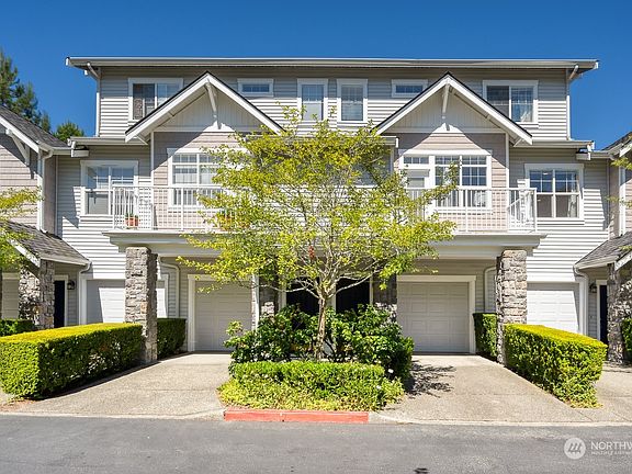 2nd image of 1601 NE Katsura Street #303