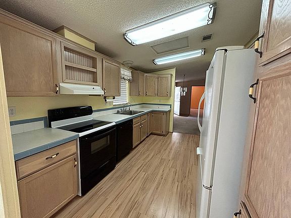 3rd image of 997 E Palm Valley Dr