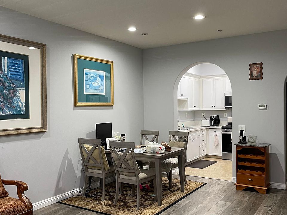 Dining Room w/Dining Table