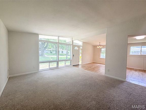 3rd image of 1015 Robinwood Dr