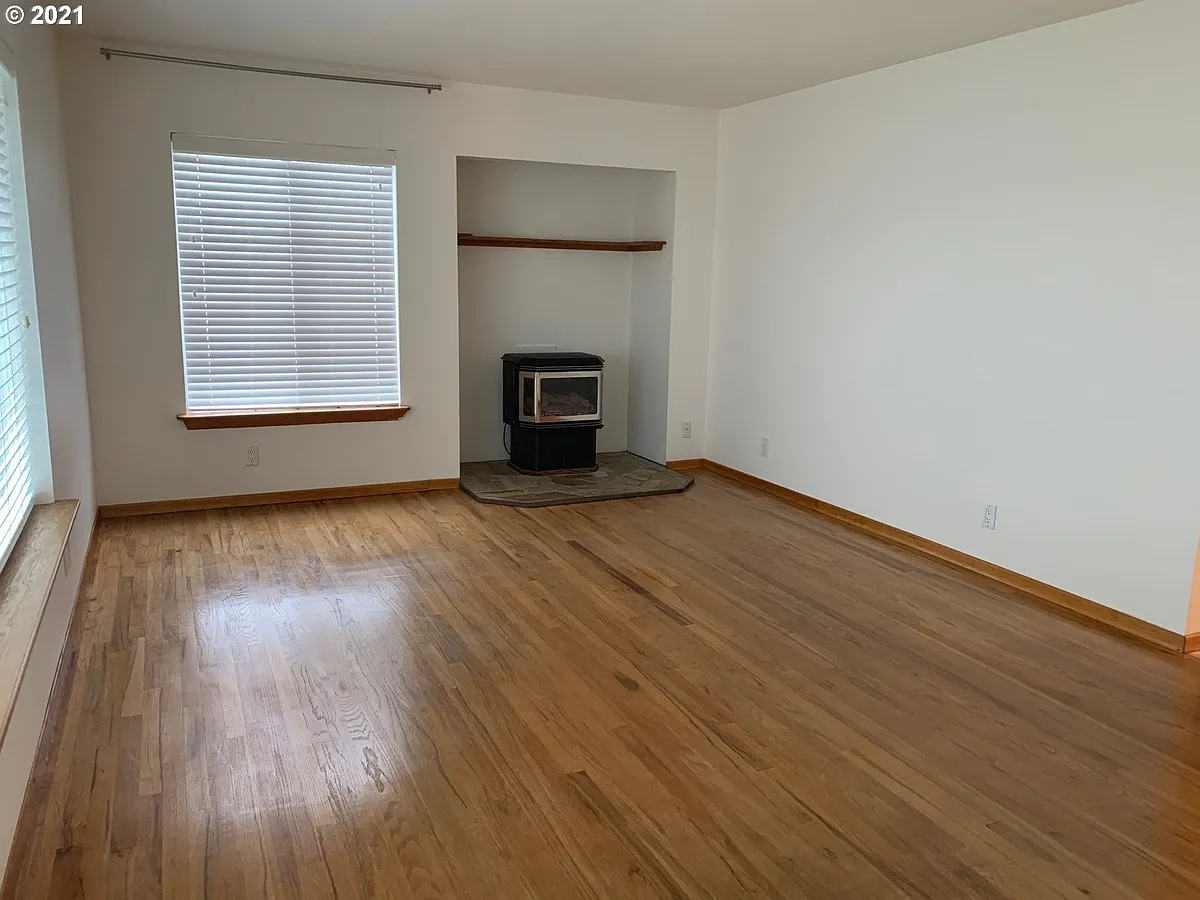 2101 East 6th Street - 2101 — Photo 4