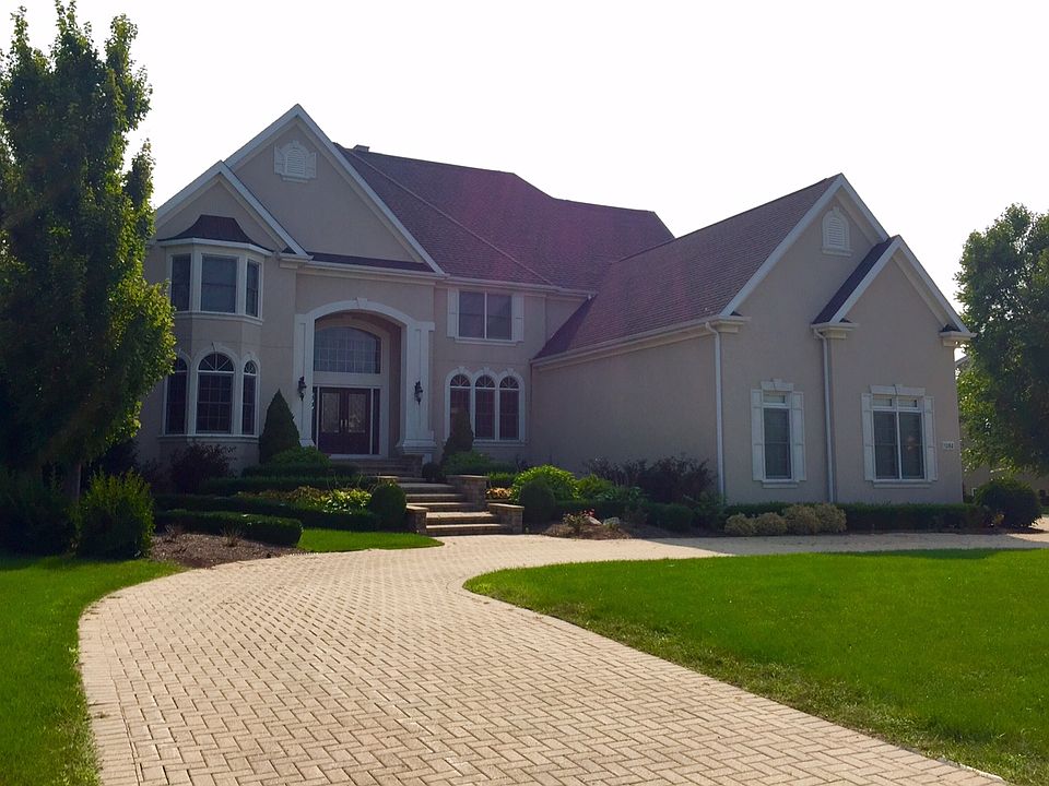 1st image of 1084 Country Ln