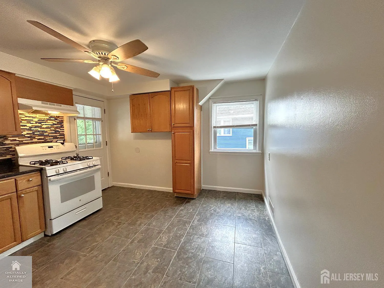 2 bed, 1.0 bath, 832 sqft, $2,050 — Photo 3
