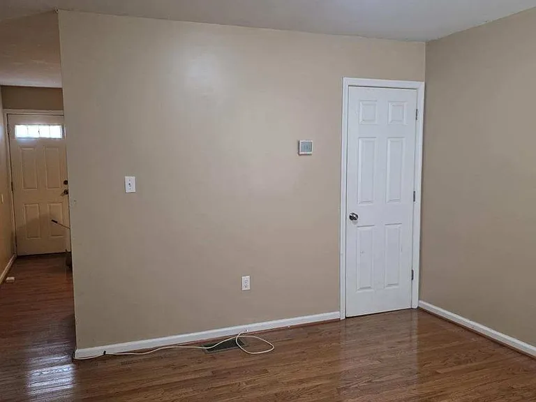 428 S Jackson St — Photo 3